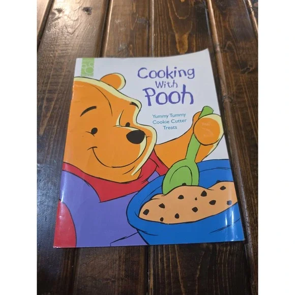 Cooking with Pooh : Yummy Tummy Cookie Cutter Treats, with Four C