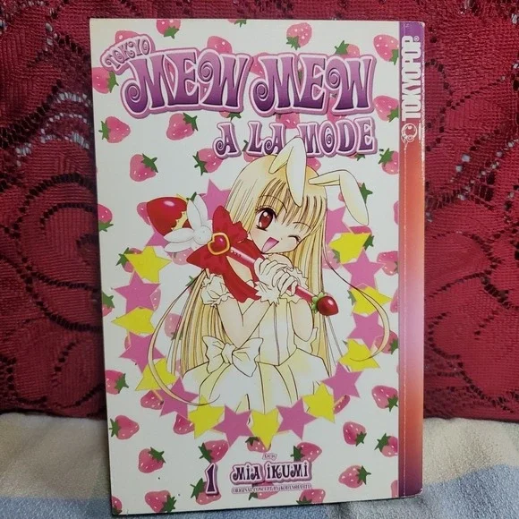 Tokyopop Vol 1 Tokyo Mew Mew a la Mode Manga Pink Mia Ikumi Shoujo Book 2005