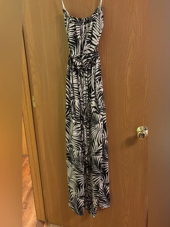 True Destinations Black and White Palm-Print jumpsuit
