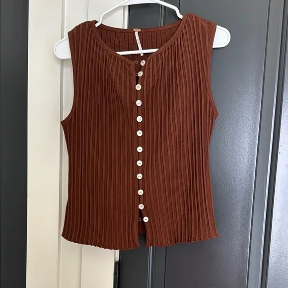 Free People Ribbed Button-Front Tank Top in Rust Brown