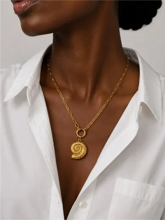 New! Coastal Gold Shell Paperclip Chain Necklace NWOT 1078