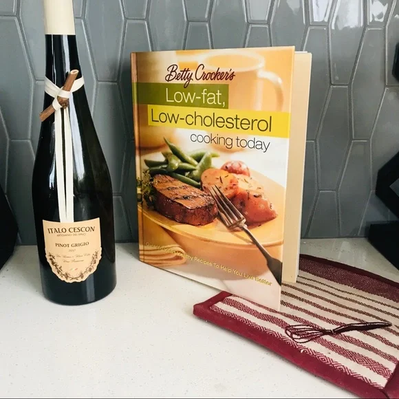 Betty‎ Crocker’s Low Fat Low Colesterol Cookbook