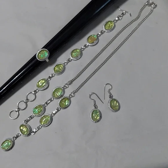 AUSTRALIAN Triplett Sterling Silver Necklace Set Ring Size 6.75