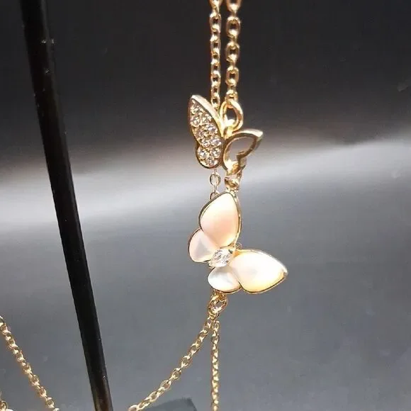 Dozzior Beautiful‎ Double Butterfly Goldtone Necklace New In Box