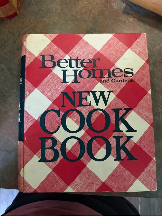 Better Homes And Gardens Red and White Check Cookbook