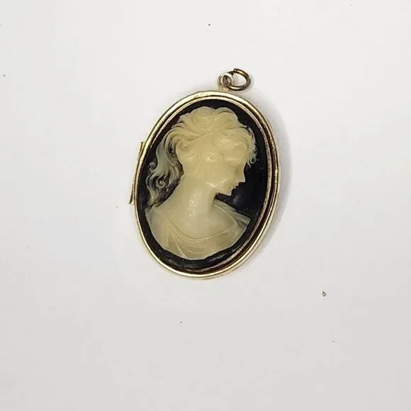 Vintage Pendant & Brooch Pendant Victorian Silhouette Woman French Art Cameo