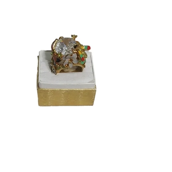 GARDENIA ENAMEL COCKTAIL RING‎ SIZE 6
