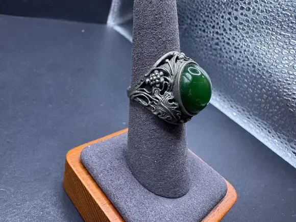 Vintage 925 Sterling Silver Green Jade Ornate Cocktail Ring Size 6.75