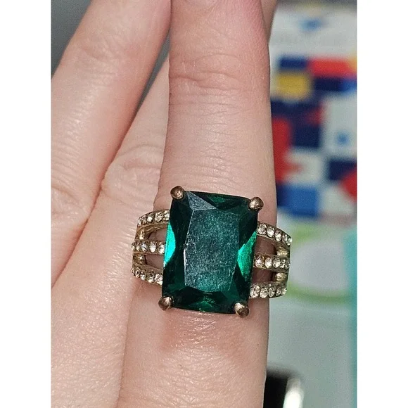 Emerald Green Cocktail Ring Gold Tone Rhinestone Triple Band Statement Size 6.5