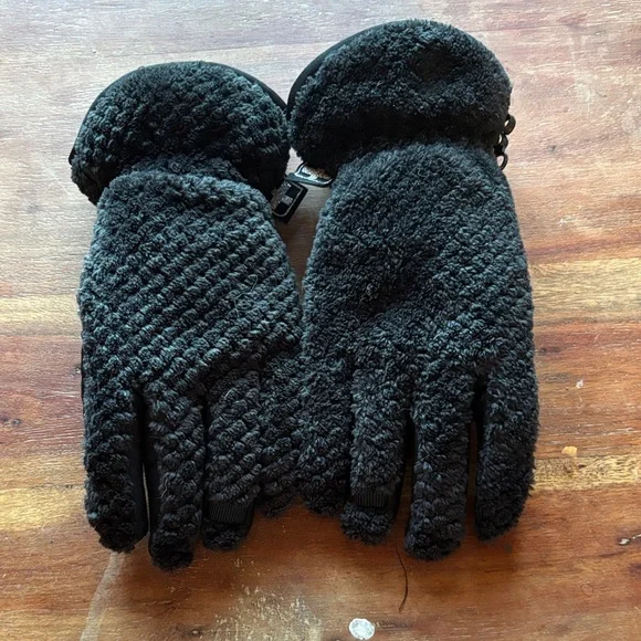 Cozy Black Textured Gloves
