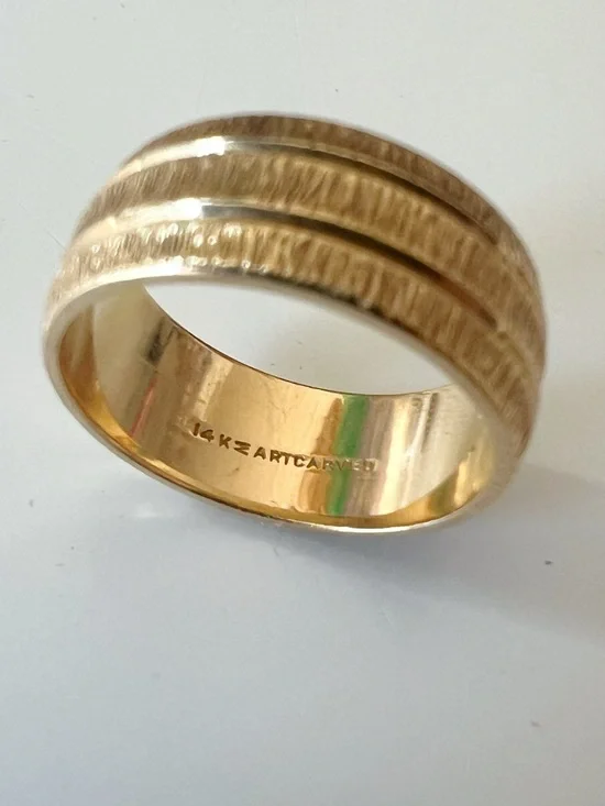 Vintage 14K Gold Artcarved Textured Ring Band Size 7