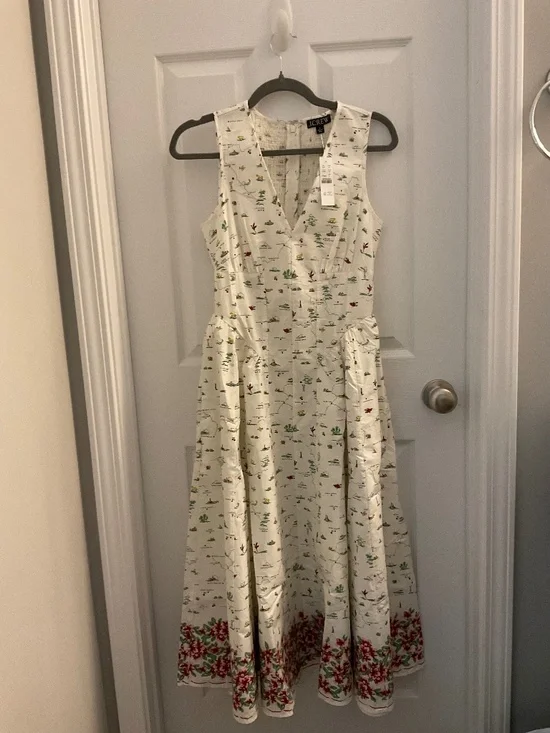 V-neck dress. In map print