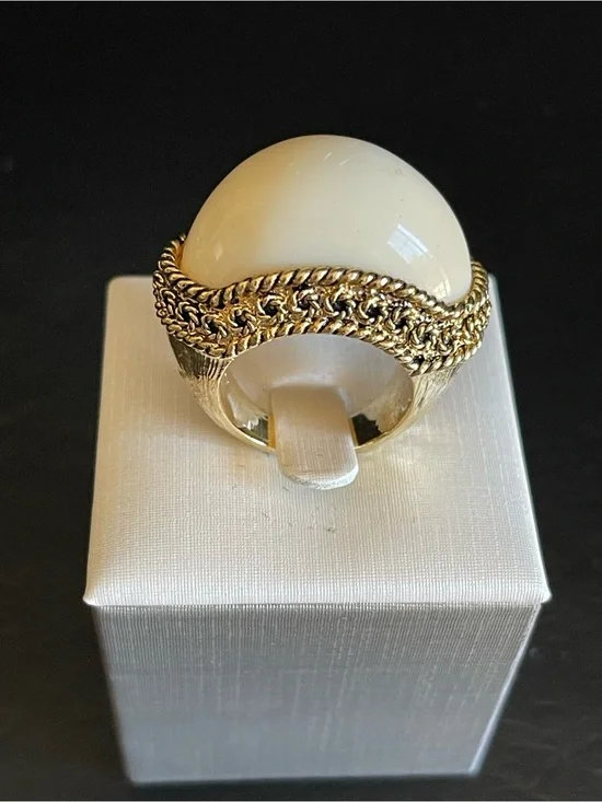 Vintage Gold-Tone Cream Cabochon large dome Ring