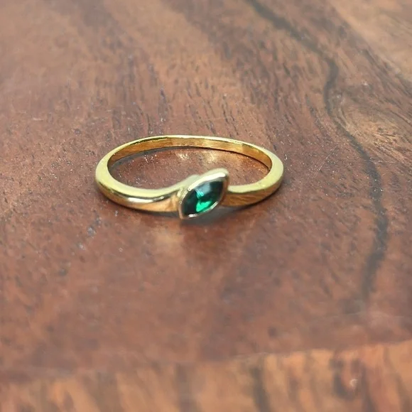 Elegant Gold Ring with Green Gemstone