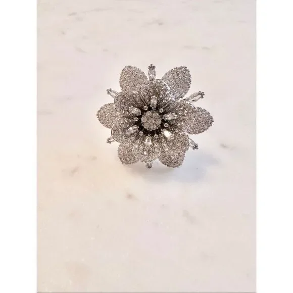 Super sparkly cubic zirconia flower adjustable ring