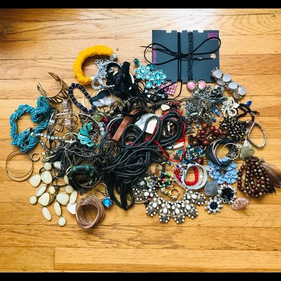 Craft/Repurpose/Recycle Mixed Jewelry Necklace Bracelet Earrings Rings Lot 3 lbs