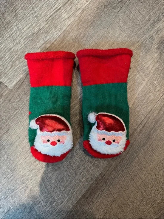 Santa Face Holiday Slipper Socks - Red & Green