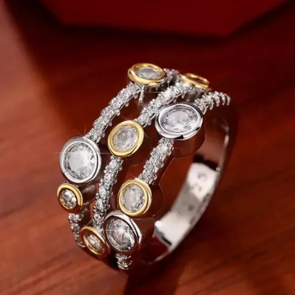 New- 14k White Gold Vermiel & White Topaz Ring Size 7