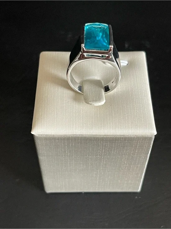 Silver plated Rectangular Teal crystal Cocktail Ring.