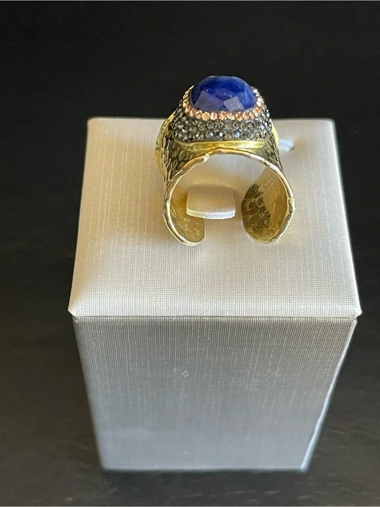 genuine Blue sapphire & crystal hammered ring.