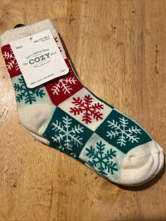 NWT Youth Cozy Snowflake Crew Socks - Red & Teal