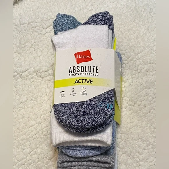 Hanes Boys  Active Socks - White and Blue Crew socks pack of 4 size Large