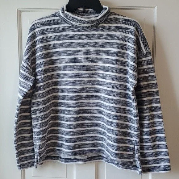 J. CREW STRIPE KNIT SWEATSHIRT VARIEGATED TURTLE FUNNEL NECK TOP SIZE SMALL