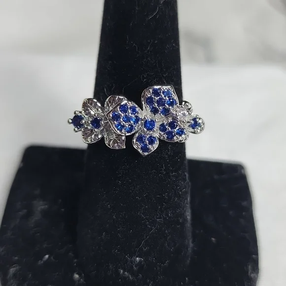 🎄NWOT STERLING SILVER FLORAL RING🎄