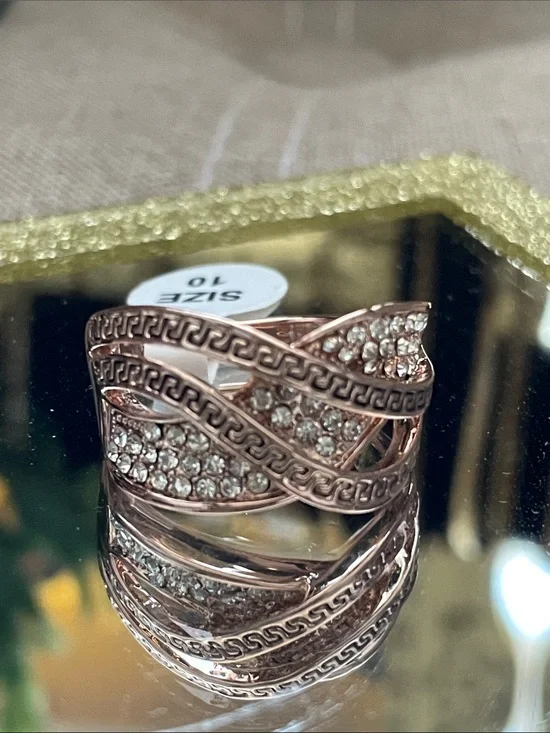 ✨Rose Gold Pavé Crossover Ring with Greek Key Accents✨Size 10 NEW