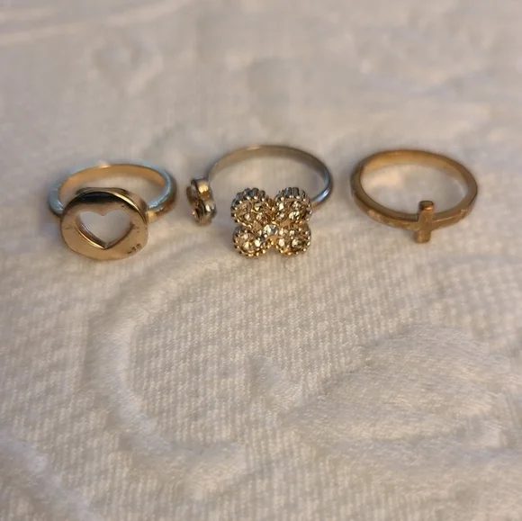 ⭐️40% Off⭐️ Set of 3 Gold Tone Midi Rings