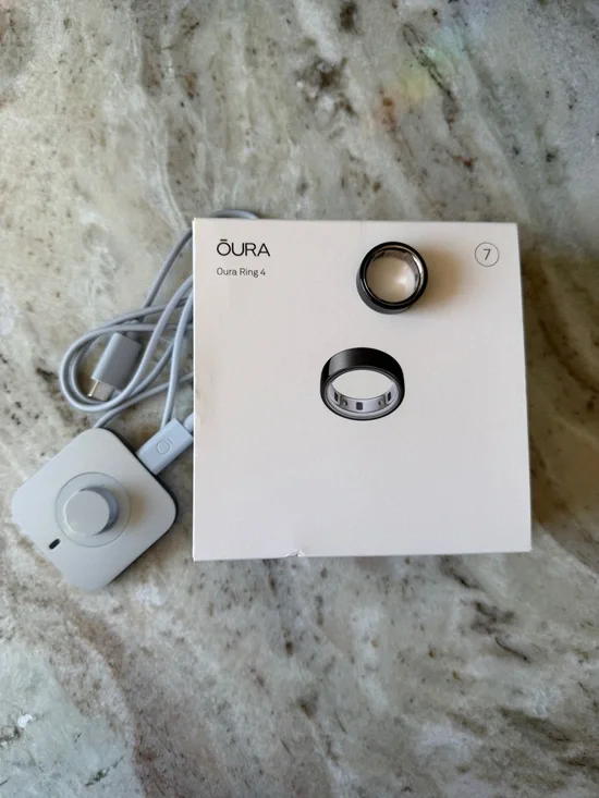 Oura Ring 4 in Black with Charger Size 7