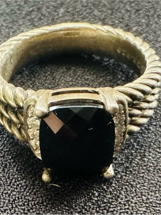 David Yurman petite Wheaton Black Onyx and diamonds - sized 8