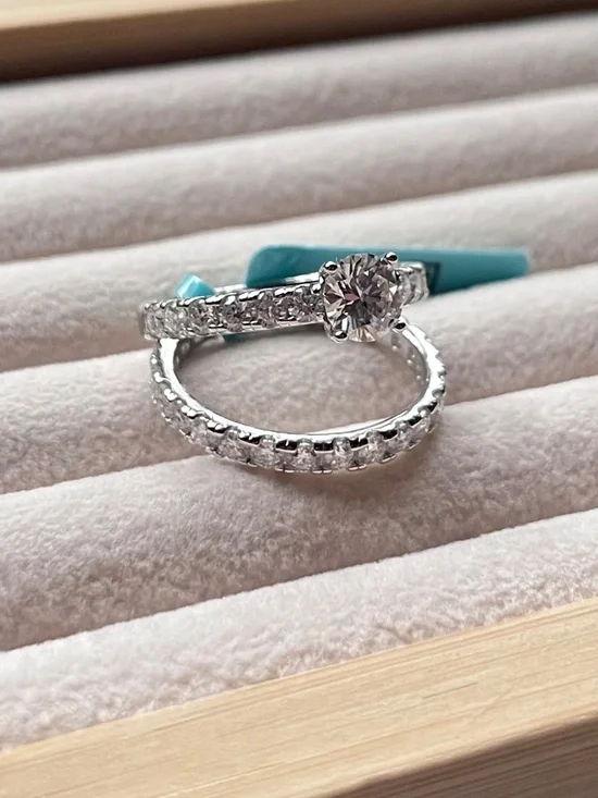 R122 | Round-Cut Moissanite Ring Set