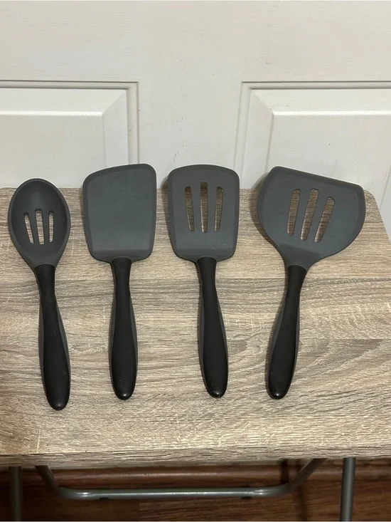 Pampered Chef Black  And Grey Silicone Cooking Utensils Set Of 4 Spatulas/Spoon