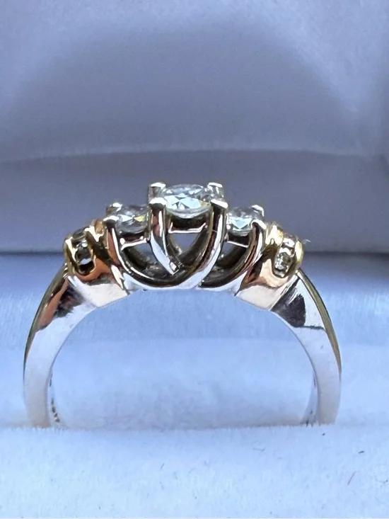 Stunning Vintage 14k Two-Tone Gold 1/2 CTW Natural Diamond Ring size 8.5