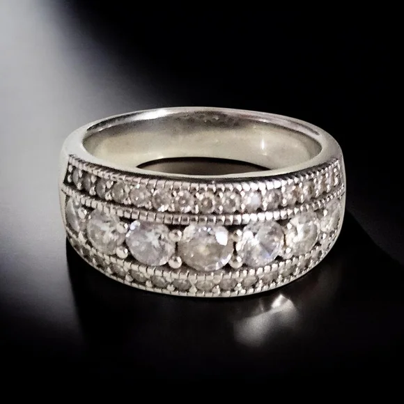 BELLA LUCE DIAMOND BAND RING RHODIUM OVER STERLING SILVER SIZE 7 3/4