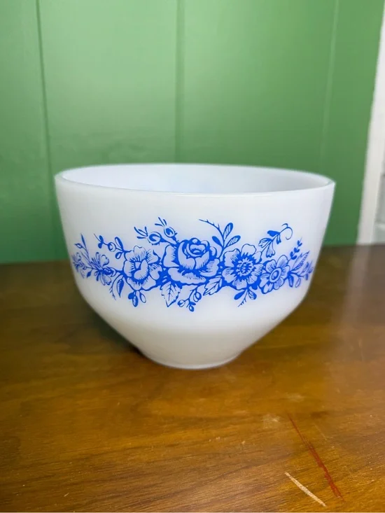 vintage Federal Glass mixing bowl featuring a 