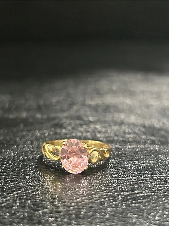 Vintage Gold Ring with Pink Oval Stone and Decorative Shoulders