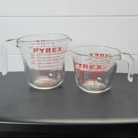 Set of 2 Vtg Pyrex Glass Measuring Cups 2 & 1 Cup Red Letter Corning USA 516 508
