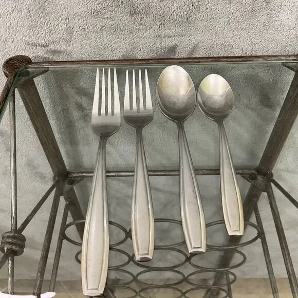 Oneida Satin Shasta ?  Set of 2 Forks 2 spoons  USA Made 4 pcs flat wear.