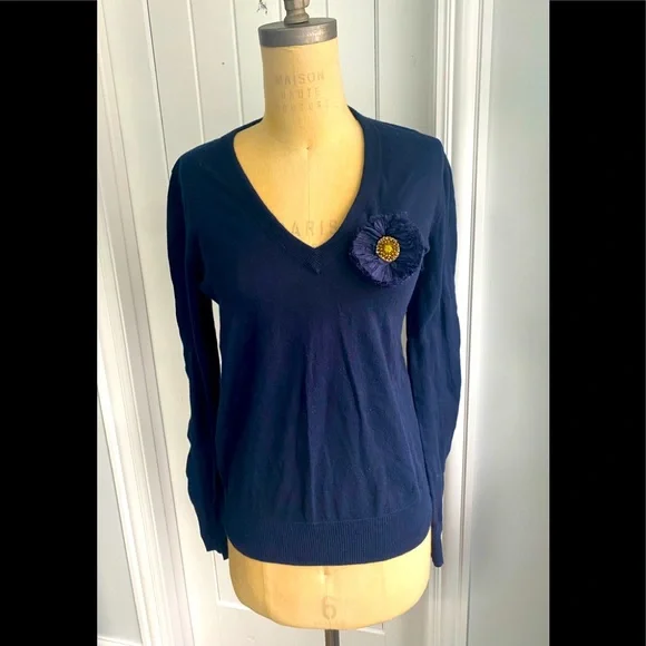 J Crew  women’s v necks  light sweater size M