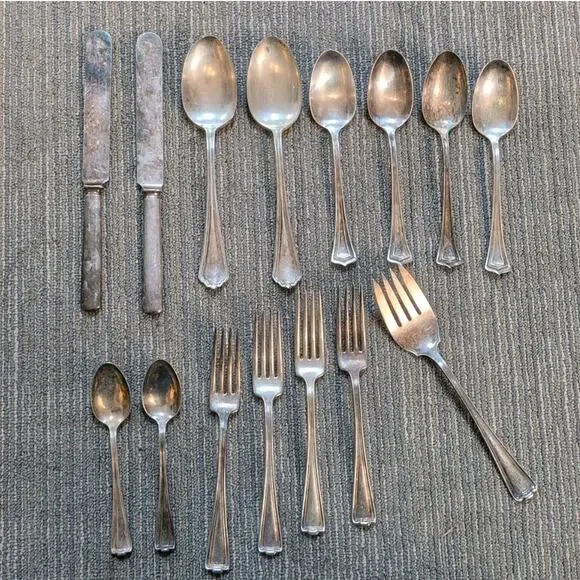1847/1881 Rogers Bros Antique Knife Spoon Fork 15 Piece Silverplate Flatware Lot