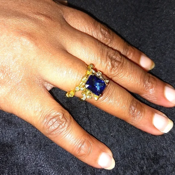 Elegant Gold and Blue Gemstone Ring Sz 6.5