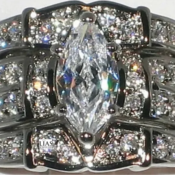 New 18k white gold wedding ring set