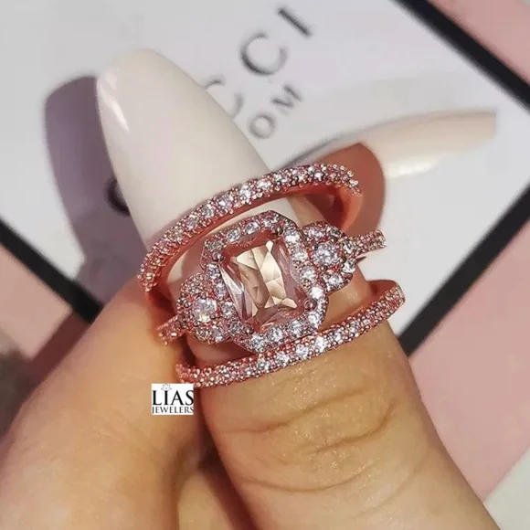 New 18k rose gold wedding ring set