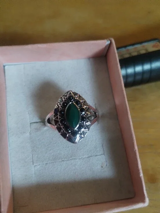 New Size 8.5 Vintage Style Green & Black Fashion Ring Silver Tone Statement