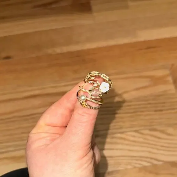 4 gold tone and floral fashion trendy rings size 8