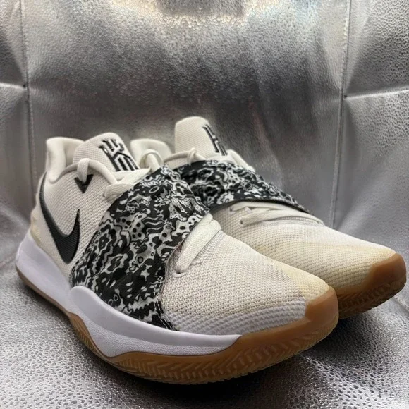 Size 13 Nike Kyrie Low 1 White/Black Mens Lace Up Athletic Sneaker A08979-100