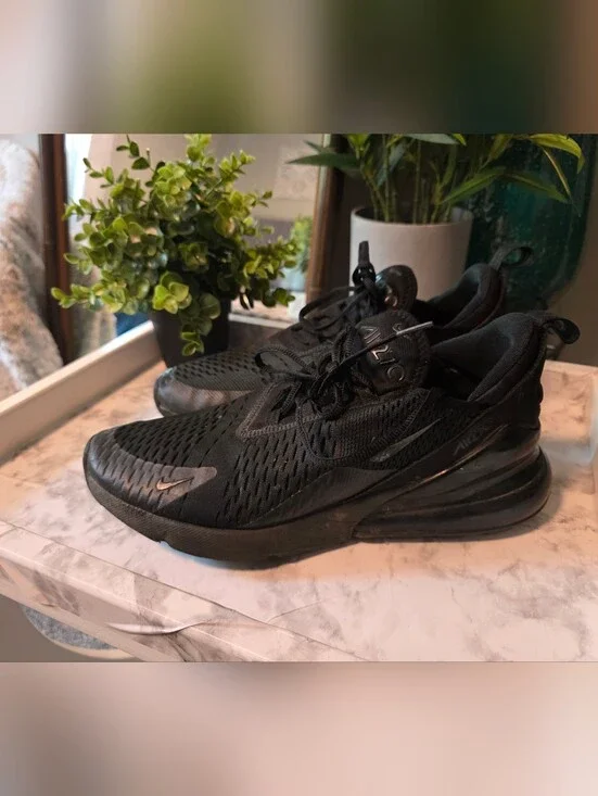 Nike Men’s Air Max 270 All-Black Athletic Sneakers Size 9
