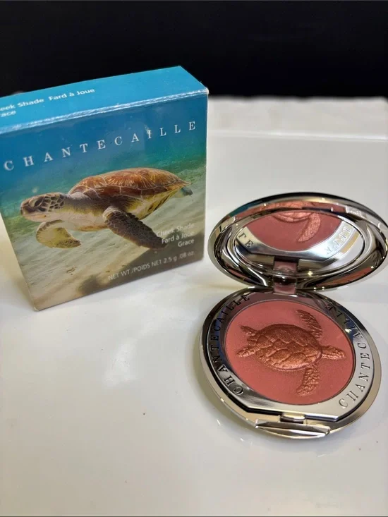 Chantecaille Coral Cheek Shade Blush -